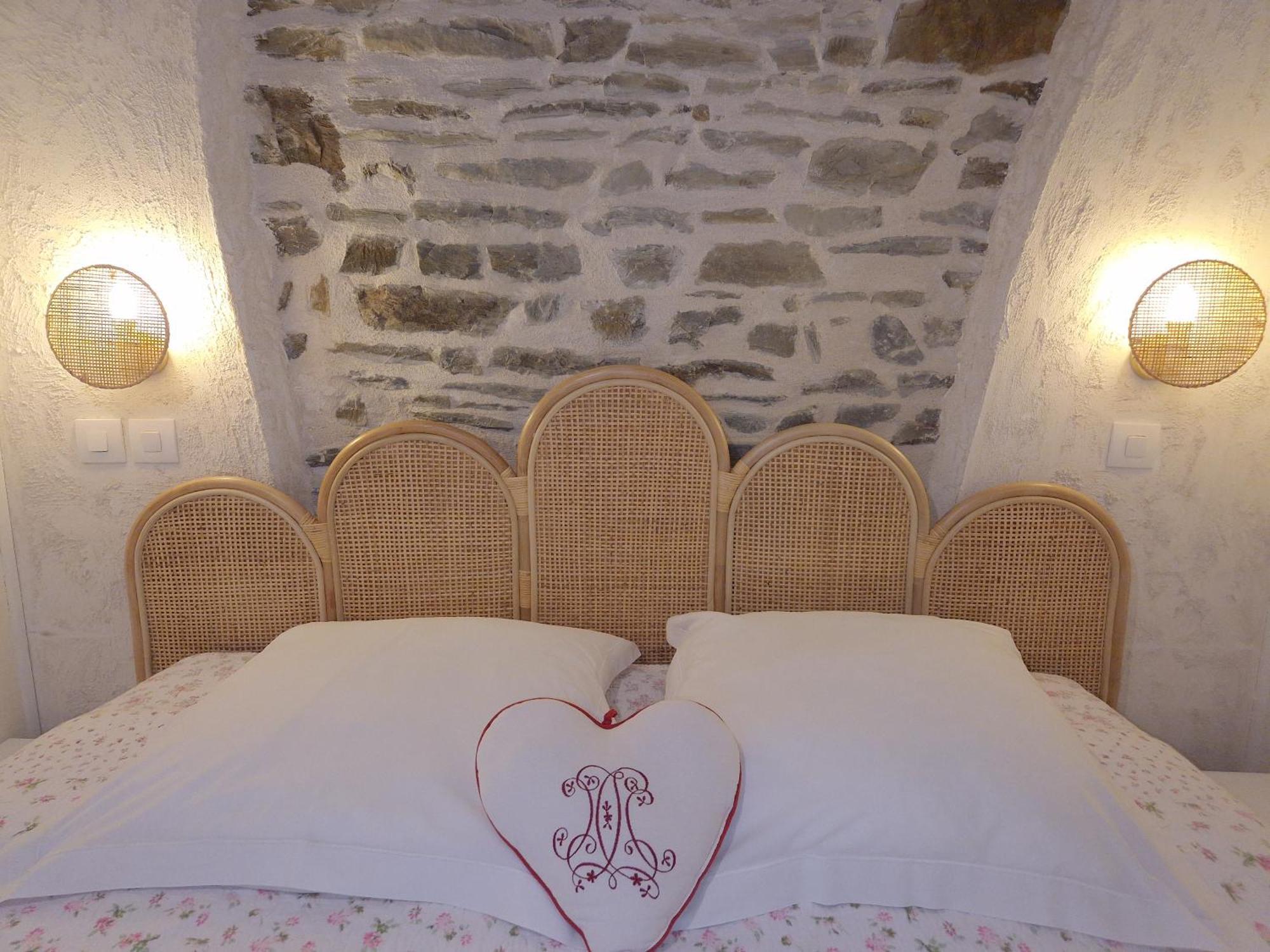 La Bastide Du Moulin - Mont St Michel Bed & Breakfast 3*